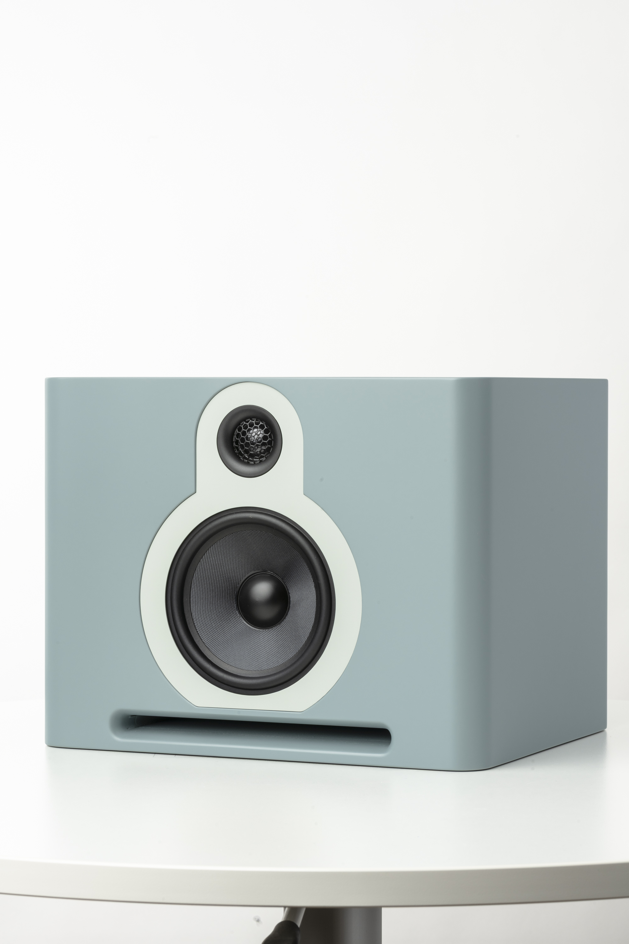 Guru Q-10 monitor loudspeakers